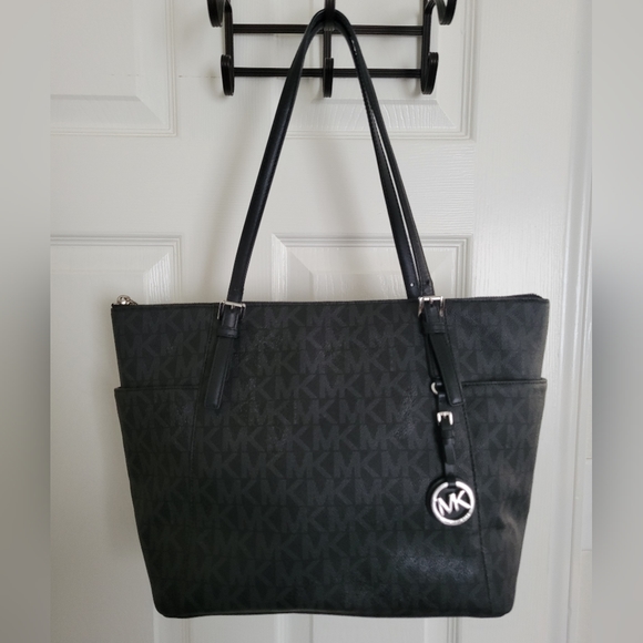 Michael Kors Handbags - Michael Kors Jet Set Tote Purse